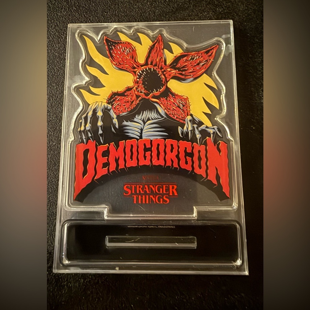 Netflix Stranger Things Demogorgon Plastic Picture Flat Stand. Brand New.